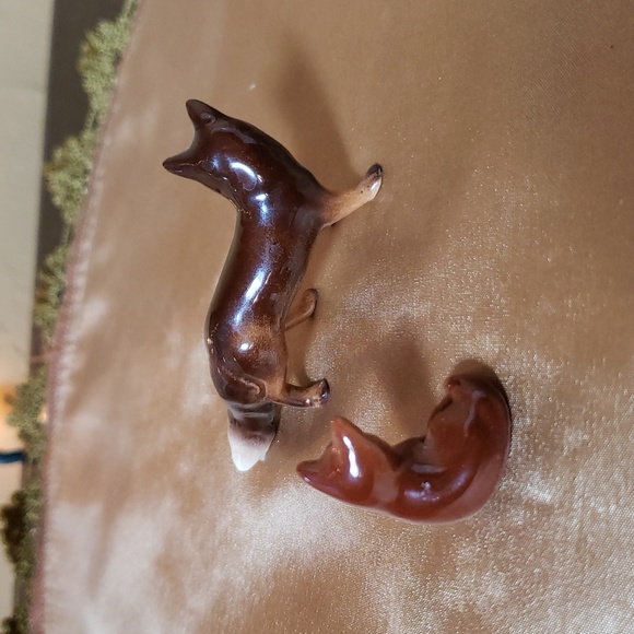 Porcelain Mother and Kit Foxes - Picture 2 of 4